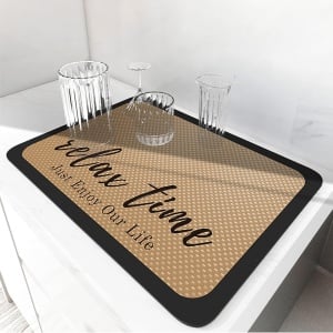 Covorașul pentru vase ED-Lumos, din silicon, de culoare bej/negru, măsoară 30 x 40 x 1 cm. Acest covoraș oferă o suprafață anti-alunecare pentru uscare și protejare a vaselor după spălare. Fabricat din silicon durabil, este rezistent la apă și ușor de cur