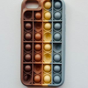Husa de protectie pentru iPhone 7/8/SE 2020 Pop it KinderPub, silicon, maro/galben/albastru, 4.7 inchi - Img 4