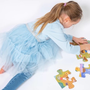 Joc educational pentru copii, tip puzzle On the trip cu 2 fete, KuKiKuk Efko, 24 piese mari, carton gros, animatii colorate haioase, o fata pentru colorat, dimensiune montare 68x47 cm, varsta 2-6 ani - Img 2