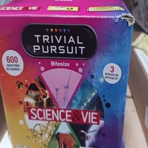 Joc educativ Trivial Pursuit Travel Science & Life, Winning Moves, 600 intrebari, 2-6 jucatori, Resigilat, Grad A - Img 5