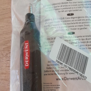 Radiera electrica Derwent Professional, cu baterii, 8 rezerve incluse, negru, Resigilat, Grad A