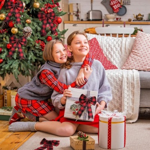 Set de 12 fundite pentru bradul de Craciun K Kumeed, textil, rosu/negru, 17 x 12,5 cm