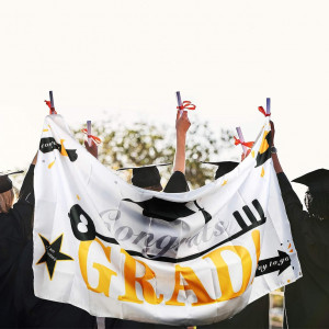 Banner de absolvire CHALA, panza, alb/auriu/negru, 92 x 180 cm
