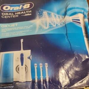 Irigator bucal Oral B. 5 trepte de intensitate. 4 capete intradentare. 600 ml. Alb, Resigilat, Grad A - Img 2