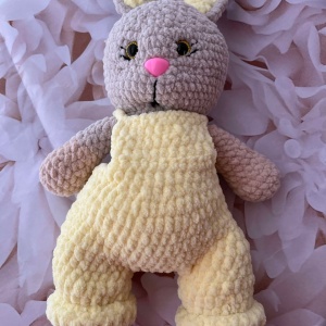 Jucarie de plus Iepurasul Nely, lucrata manual, handmade, textil, galben/bej, 42 cm