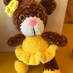 Jucarie de plus Ursuletul Krina, lucrata manual, handmade, textil,maro/galben, 16 cm