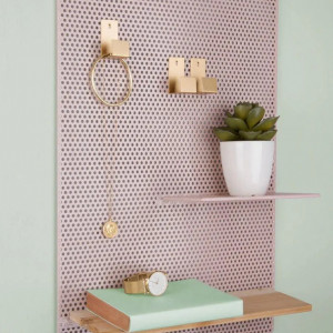 Organizator de perete Perky, metal/lemn, natur/roz, 52 x 34,5 x 10,5 cm