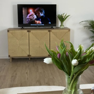 Produs Resigilat Bufet cu 3 usi Re-Bloom Bondi, PAL/lemn pin/PVC, 153x40x81 cm, 20 kg, natur - Verificat A - Img 3