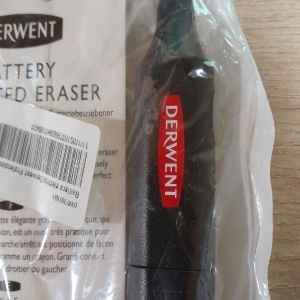 Radiera electrica Derwent Professional, cu baterii, 8 rezerve incluse, negru, Resigilat, Grad A