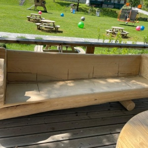 Set de 2 banci cu masa rotunda din lemn masiv de rasinoase - mobilier rustic pentru gradina/ terasa (banci 2-3m, grosime 70-100cm)