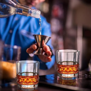 Set de 2 pahare pentru whisky Venga amigos, sticla, transparent, 8 x8,8 cm, 300 ml - Img 2