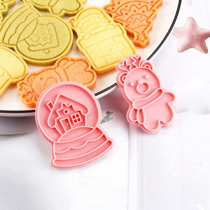Set de 6 forme de biscuiti pentru Craciun Pipihome , plastic, roz - Img 3