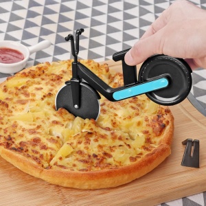 Taietor pentru pizza Uaugulft, model motocicleta, otel inoxidabil/ABS, negru/albastru, 18,4 x 12 cm