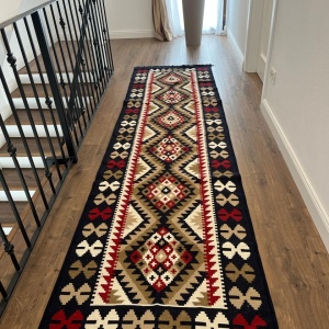 Covor traditional, cu doua fete,bleumarin-bej, dimensiunea 80x300 cm