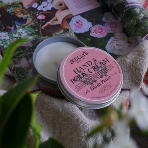 Cremă De Mâini Și Corp Scullys, Blush Peony, 130 g - Img 2