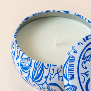 Lumanare parfumata La Jolíe Muse, ceara de soia, alb/albastru, 7,8 x 9,3 cm