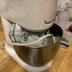 Mixer planetar Heinner HPM-1000WHCH, RESIGILAT (ca nou), 1 AN GARANTIE, 1000w, bol inox 5l, 10 viteze, accesorii tel, carlig framantare, paleta, capac transparent protectie, Alb - Img 5