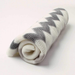 Patura tricotata pentru copii VIVILINEN, fibra poliacrilica, alb/gri, 76 x 102 cm - Img 2