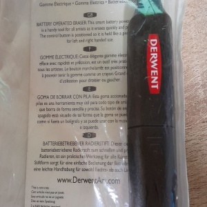 Radiera electrica Derwent Professional, cu baterii, 8 rezerve incluse, negru, Resigilat, Grad A