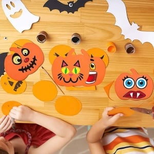 Set 16 dovleci si 14 autocolante pentru Halloween Yxhzvon, spuma/PVC, multicolor