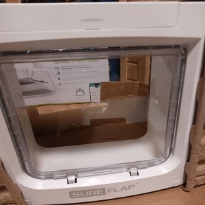 SureFlap portita pisici/caini, plastic, control microcip, blocare siguranta, 4 baterii, alb - Verificat A · Re-Bloom - Img 2