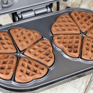 Aparat de facut gofre Heinner HWF-1000CR 1000W, Placi cu invelis antiaderent, Negru/aramiu - Img 5