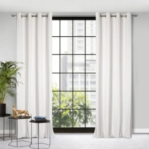 Draperie Ebern Designs din catifea albă imaculată cu textură fină, dimensiuni 140x250cm pentru ferestre standard