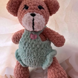 Jucarie de plus ursuletul Sara, lucrata manual, handmade, textil, roz/albastru, 26 cm