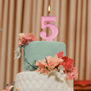 Lumanare pentru tort Uvtqssp, cifra 5, ceara, roz, 8 cm - Img 2