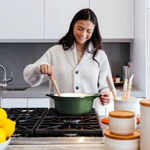 Oala fonta emailata Navaris, verde inchis, cu capac, pentru cuptor, plita, gaz, electric, cu inductie, cu infrarosu, 24 cm, 3.5 l, Resigilat, Grad A - Img 4