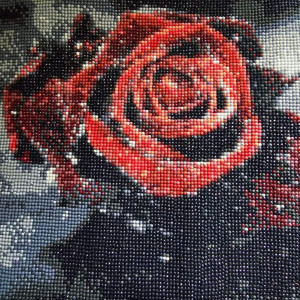 Set de creatie cu diamante ParNarZar, model trandafir, negru/rosu, 35 x 35 cm