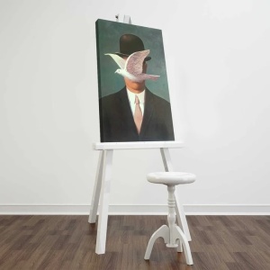 Tablou decorativ canvas Rene Magritte barbat cu palarie, panza piele intoarsa 100%, sasiu lemn 3 cm, 45x70 cm, multicolor - Verificat A · Re-Bloom - Img 2