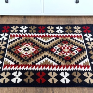 Covor traditional, cu doua fete,bleumarin-bej, dimensiunea 60x120 cm