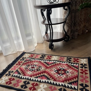 Covor traditional, cu doua fete,bleumarin-bej, dimensiunea 60x150 cm - Img 3