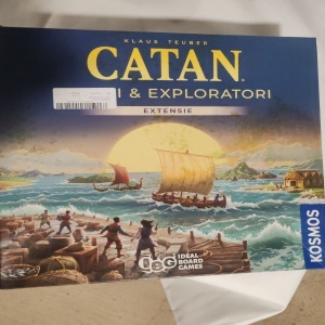 Joc Catan - Pirati & Exploratori, extensie 3/4 jucatori, editia 2025, Resigilat, Grad A