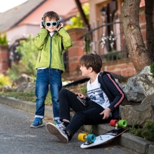 RESIGILAT - Casti audio fara fir pentru baieti GoGEN HBTM 32BL, Bluetooth 4,2, volum limitat, microfon - Img 2