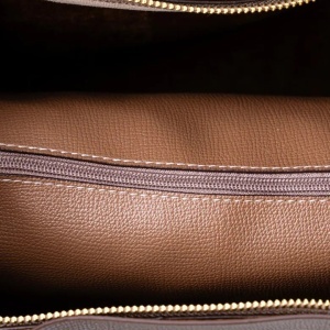 Vince Camuto geanta de umar piele ecologica, 28x32x14 cm, 2 manere + 2 barete fixe, fermoar, portofel interior, detalii aurii, maro inchis - Verificat A · Re-Bloom - Img 5