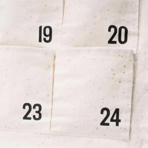 Calendar de Advent pentru Craciun Butlers, textil, alb/auriu, 71 x 123 cm