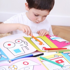 Carte de colorat pentru bebelusi Banana Panda Ready To Draw, Vehicule la lucru, 23 ilustratii simple, 2 carti tip acordeon, 96 cm lungime