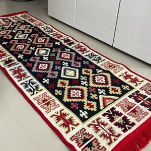 Covor traditional, cu doua fete,rosu-bej, dimensiunea 80x300 cm - Img 3