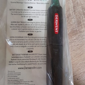 Radiera electrica Derwent Professional, cu baterii, 8 rezerve incluse, negru, Resigilat, Grad A