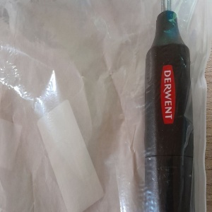 Radiera electrica Derwent Professional, cu baterii, 8 rezerve incluse, negru, Resigilat, Grad B