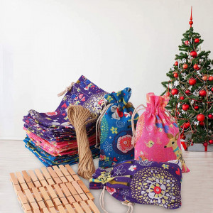 Set de 24 saculeti cu autocolante si clipsuri pentru calendar de advent DYWW, textil,/hartie/lemn, multicolor