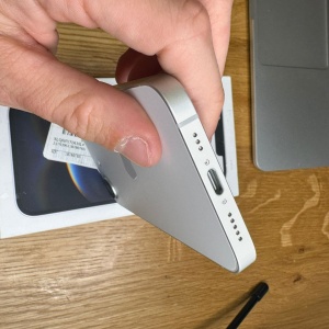 Telefon mobil Apple iPhone 16e, 128GB, 5G, White, Resigilat (Grad A - ca nou), Garantie 12 Luni - Img 4