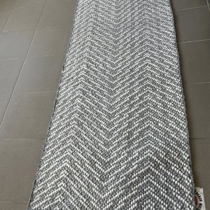 Traversa Timbers, textil, gri, 90 x 250 cm - Img 1