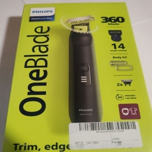 Aparat de ras (0,2mm) si tuns (0,4-10mm) PHILIPS OneBlade Pro QP6542/15, Fata&corp, pieptene cu 14 setari de lungime (0,4-10 mm), 2 accesorii pentru utilizare pe corp, 2 lame 360, 90 min (Li-ion), cablu de alimentare USB-A, Resigilat, Grad A - Img 2