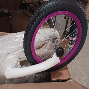 Bixe bicicleta fara pedale, cadru aluminiu, roti 16 inch, anvelope pneumatice, varsta 5-9 ani, alb/mov - Verificat A · Re-Bloom - Img 6