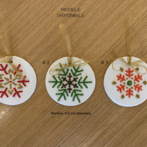Decoratiune de craciun cu mărgele Snowflake, d. 6.5cm - Img 4