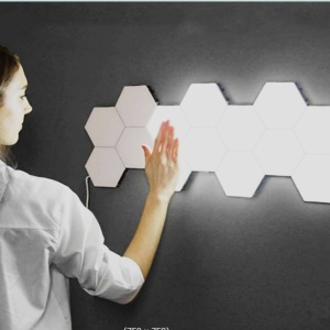 Lampa modulara de perete tip LED, comutare prin atingere (touch ), in forma hexagonala, lumina alba, set 6 hexagoane 2W + alimentator