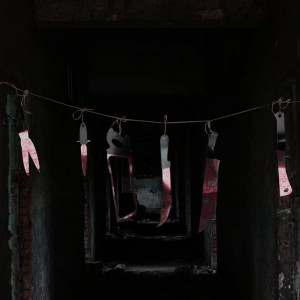 Set de banner si 4 coli cu autocolante pentru Halloween Taozoey, PVC, rosu/negru, 34 x 25 cm - Img 2